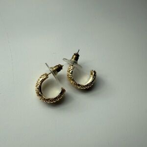 Kendra Scott Elegant Gold Hoop Earrings